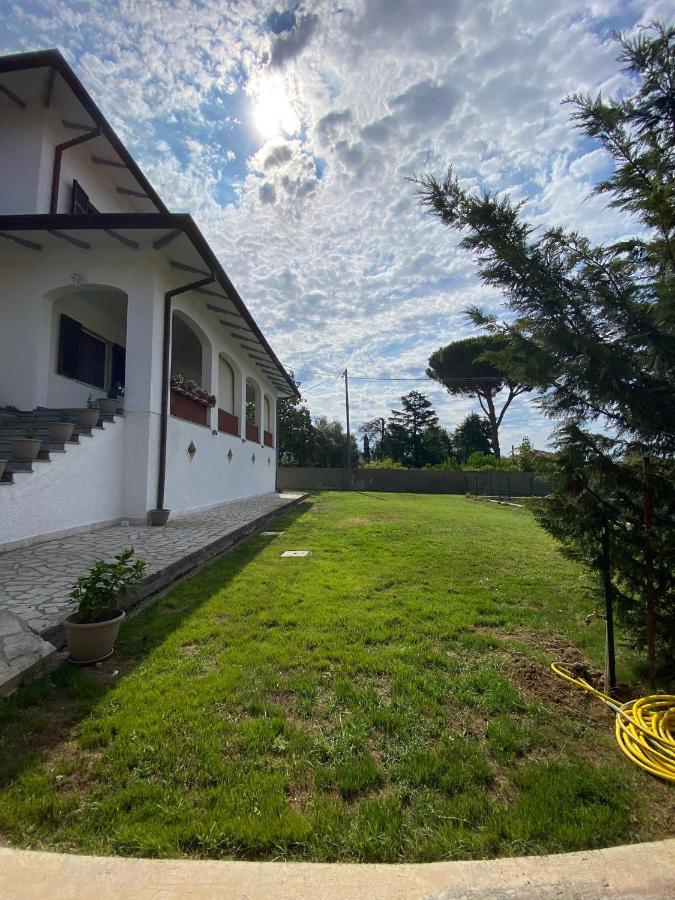 Villa Flora Affittacamere Luni Экстерьер фото