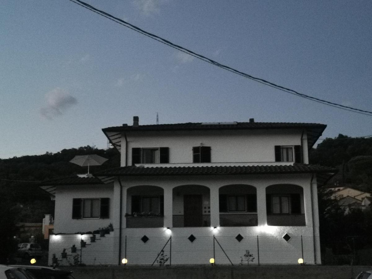 Villa Flora Affittacamere Luni Экстерьер фото